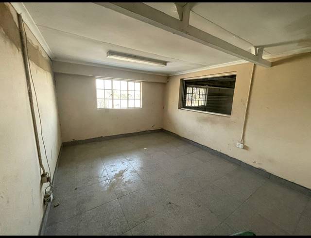 300M² WAREHOUSE TO LET IN SEBENZA